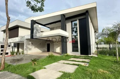 Sobrado de Alto Padrão à Venda no Condomínio Golf | 4 Suítes | Piscina Aquecida