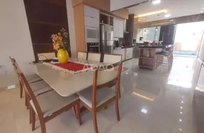 Casa 3 Quartos, 2 suítes, Armários, Piscina, Churrasqueira, 4 Vagas