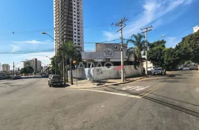 Imóvel Comercial de  Esquina  - Sub - Solo  30 vagas  , - Térreo Grande Salão  - 1º  Andar 02 Apartamentos