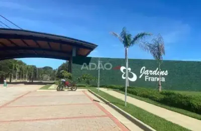 Terreno em condomínio fechado à venda na Rua Chablis, Jardins França, Goiânia