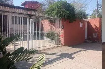 Casa à Venda no Setor Sul – 3 Quartos, Sauna e Piscina para Seu Conforto!