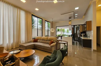 Casa em condomínio com 221m² de construção, piscina, closet - Condomínio Cyrela em Uberaba