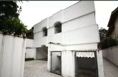 Casa no alto da boa vista - 365m², 4 dorm, 4 suíte, 6 banheiros e 4 vagas.
