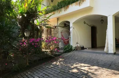 Sobrado residencial á venda em alto de pinheiros com 524m²