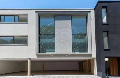 Casa de 712m² privativos em condomínio novo, recém entregue no alto da boa vista