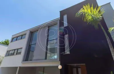 Casa de 712m² privativos em condomínio novo, recém entregue no alto da boa vista