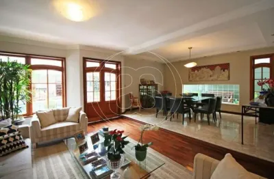 Casa com 4 suítes com quintal e piscina à venda, com 439 m² no planalto paulista