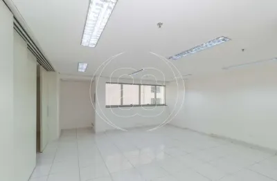 Sala comercial na região de santo amaro para locação