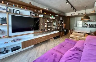 Apartamento reformado com 2 quartos no miolo do brooklin para venda