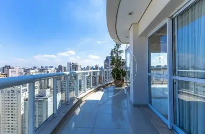 Desfrute do luxo e conforto nesta espaçosa cobertura de 370m²!