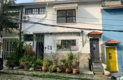Casa residencial na vila mariana, rua fechada vaga e 4 dorm.