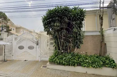 Casa de condomínio na região de chácara monte alegre, com 338m², 3 dormitórios e 3 suítes!
