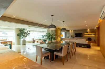 Apartamento residencial na região de moema pássaros, com 335m², 4 dormitórios e 4 suítes!