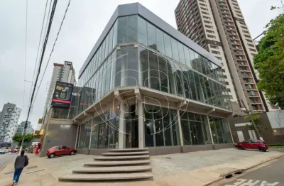 Loja comercial nova de esquina ao lado do metrô, com fachada de vidro e 15 vagas !