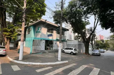 Casa comercial na região de moema índios, com 300m² de área útil e 400m² de área total!