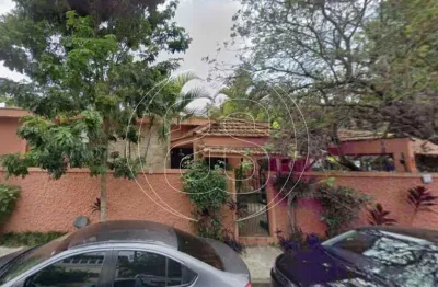 Casa com piscina com 540m² e 4 quartos na chácara monte alegre