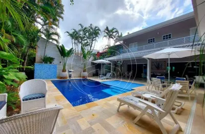 Casa residencial à venda em Riviera de São Lourenço, com 297m², 3 vagas e 5 suítes!