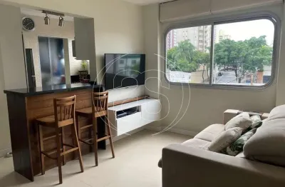 Apartamento reformado na Vila Alexandria com 2 quartos e 1 vaga de garagem
