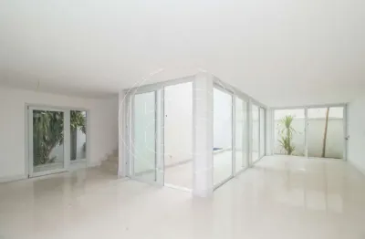 Casa de condomínio a venda, no alto da boa vista, 400 m úteis, com piscina.