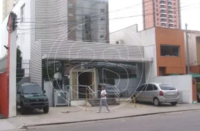 Imóvel comercial com 3 pavimentos, garagem e acessibilidade completa