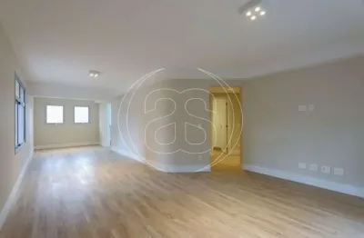 Belíssimo apartamento com 03 suites, em ótima localização.
