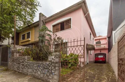 Casa super espaçosa, em ótima localização, com 04 dormitrios.