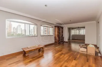 Apartamento com 03 suítes, em moema pássaros, com 204m²