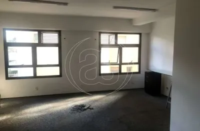 Conjunto comercial, com 30m², em ótima localização.