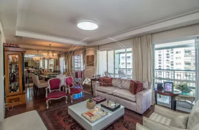 Apartamento altíssimo padrão, 250m² úteis, em moema nobre!!