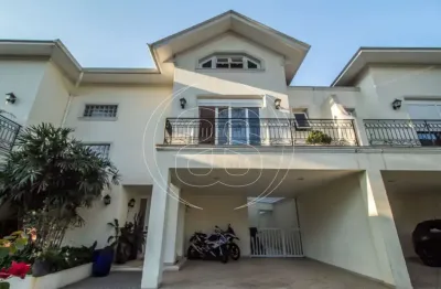 Maravilhosa casa de condomínio no alto da boa vista.