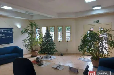 Imóvel comercial, contendo recepção mais 11 salas, sendo 4 no piso térreo com 2 banheiros, lavabo e copa e 7 no piso superior mais 2 banheiros.
