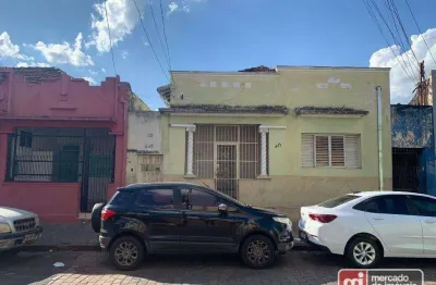 Casa antiga, em corredor comercial, rua paraíba, entre as ruas capitão salomão e padre euclides, ideal para atividade comercial.
