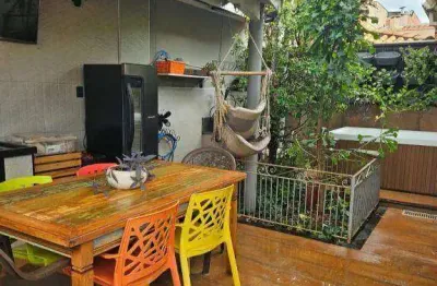 Casa em condomínio zona sul com 03 dormitórios sendo 01 suíte e 2 vagas de garagem coberta
