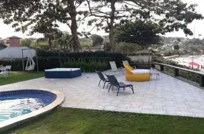 Casa de temporada com 5 suítes, pé na areia, fora de Condomínio na Ferradura.