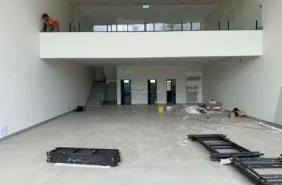 Imóvel comercial de 330m² com Mezanino para locação - Jardim Califórnia