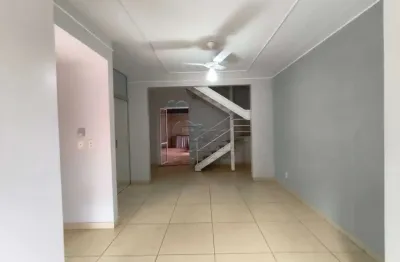 Casa sobrado de 140m² com 03 quartos para venda - Parque dos Lagos