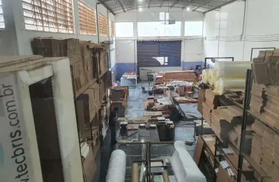Galpão comercial de 747m² com 03 banheiros para locação e venda - Jardim Independência