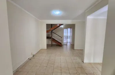 Casa de 111m² com 03 quartos para locação e venda - Parque dos Lagos