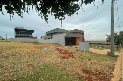 Terreno de 360m² à venda em condomínio - Residencial Alto do Castelo