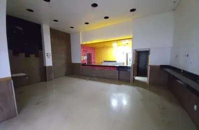 Loja comercial de 122m² com 03 banheiros para locação e venda - Centro