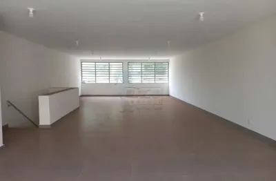 Loja comercial de 276m² com 04 banheiros para locação - Centro