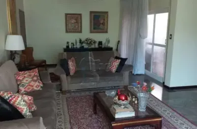 Sobrado em excelente localização próximo à avenida costábile romano