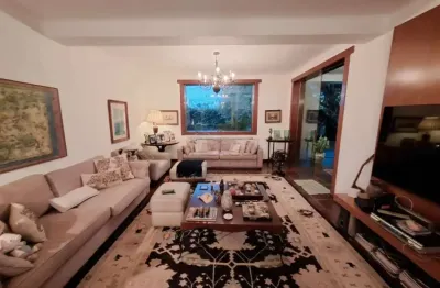 Casa de 450m² com 04 quartos para locação e venda - Jardim América