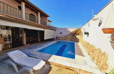 Casa sobrado de 360m² com 05 quartos para locação e venda - Nova Aliança