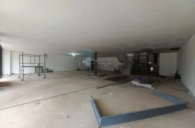 Loja de 200m² com 02 pavimentos para locação - Jardim Olhos D`Água