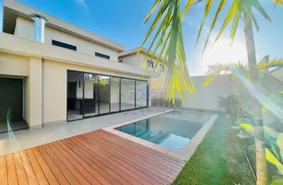 Casa sobrado de 293m² com 03 suítes para locação e venda - Vila do Golf