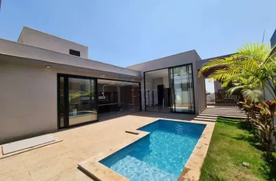 Casa térrea de 230m² com 03 suítes à venda em condomínio - Vila do Golfe