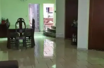 Casa sobrado de 310m² com 03 suítes para locação - Vila Maria Luiza