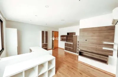 Sala comercial à venda na avenida getúlio vargas, 1644, menino deus, porto alegre, 28 m2 por r$ 238.000