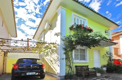 Casa em condomínio fechado com 3 quartos à venda na rua landel de moura, 2541, tristeza, porto alegre, 105 m2 por r$ 617.500